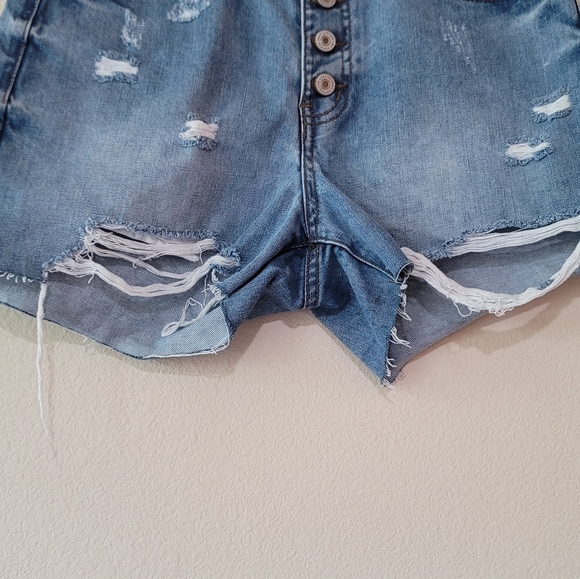 KanCan high rise button fly cut off shorts - Picture 2 of 6